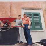 Ma la quotidianit� di Villa Carbonara non si svolgeva solamente all�esterno. �L�interno era strutturato su due piani, con una terrazza e una cantina dove mio nonno conservava il vino che proveniva dalle nostre viti...